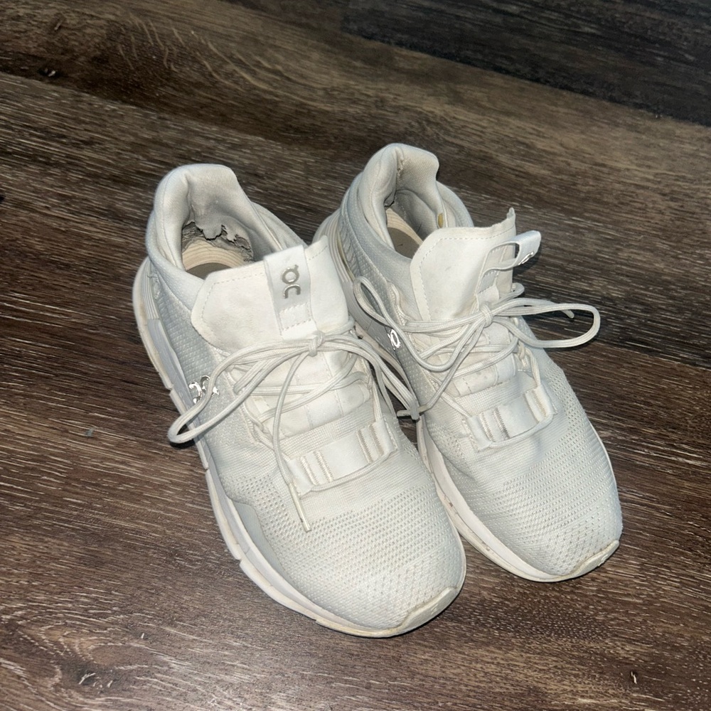 On Running Women's Athletic Shoes - White